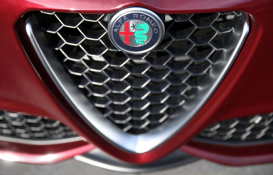 Логотип Alfa Romeo Giulia Veloce Q2 (952) 2017 года  (AU) (фото 31 из 40)